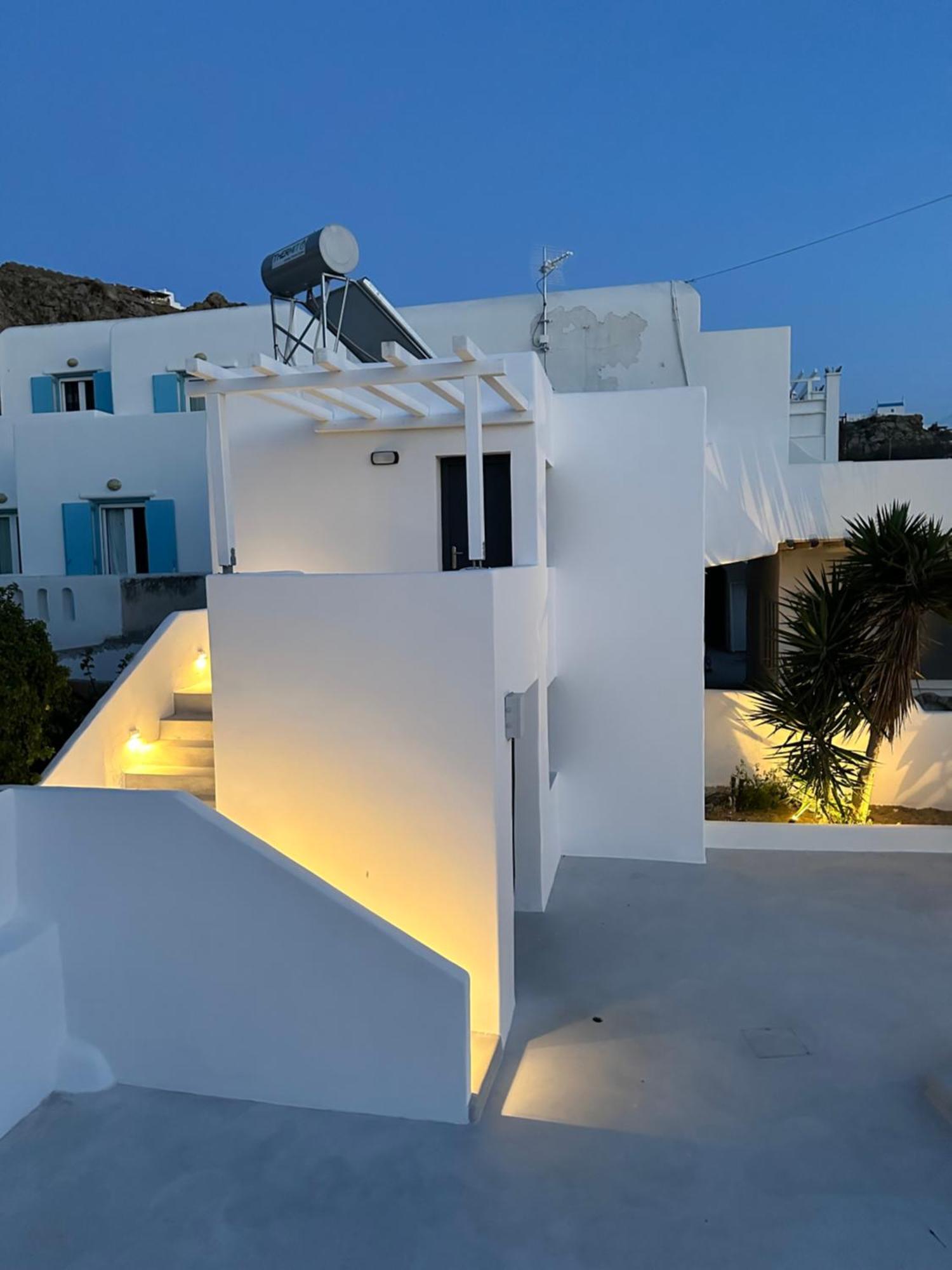 The Coast Suites Tourlos Exterior foto